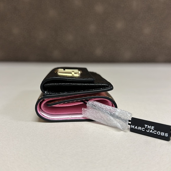 🔥🔥🔥NEW Marc Jacobs The J Mini Trifold Snapshot Black Gold Pink Leather Wallet - Picture 4 of 9